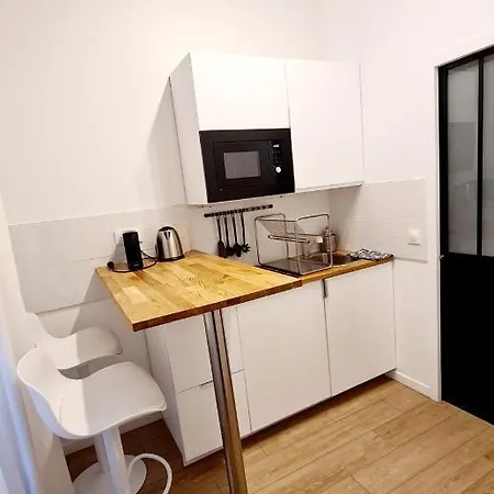 Transparent Marais Apartment